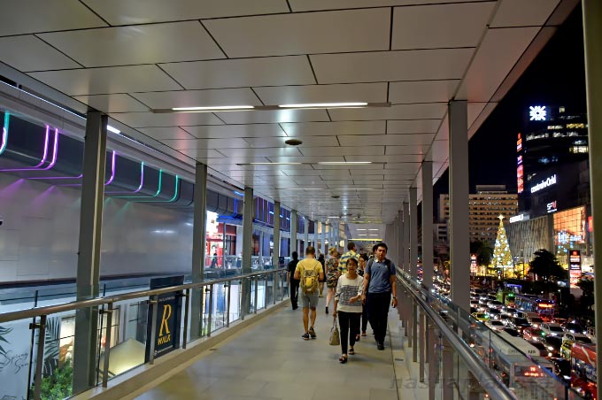 Ratchaprasong R Walk Walking area R-Walk or Ratchaprasong Skywalk in Bangkok: how to visit ...